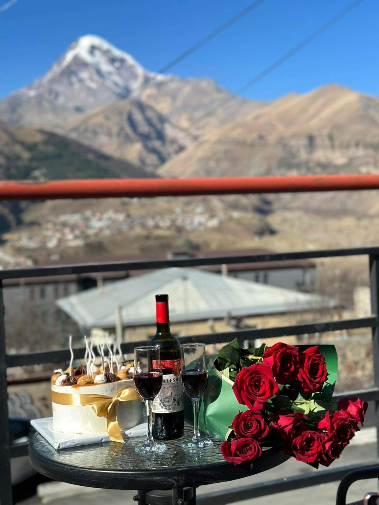 Mate'S Home Kazbegi Exterior photo